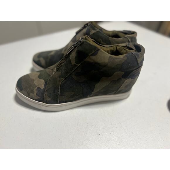 Blondo Waterproof Camo Booties Size 8 - Picture 4 of 7